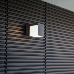 Aplique Led Cubic 9,5W Luz Direccionable IP54 5 años de garantia