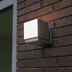 Aplique Led Cubic 9,5W Luz Direccionable IP54 5 años de garantia